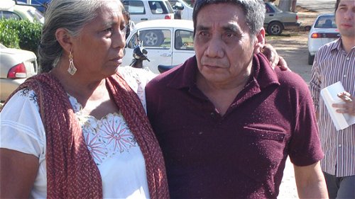 Inheemse Mexicaanse man na tien jaar vrij