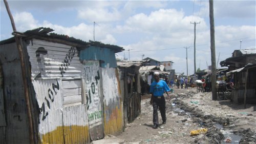 Gendergerelateerd geweld in de sloppenwijken van Kenia. De gevaarlijke tocht naar het toilet.