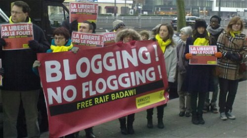 Saoedi-Arabië: blogger Raif Badawi nog niet genoeg genezen voor tweede reeks stokslagen