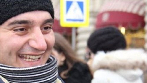 Omstandigheden gevangen journalist Azerbeidzjan verbeterd