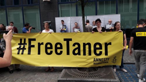 Turkije moet absurde aanklachten tegen gevangen Amnesty-medewerkers intrekken