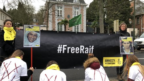 Actie aan Saudische ambassade voor vrijlating blogger Raif Badawi