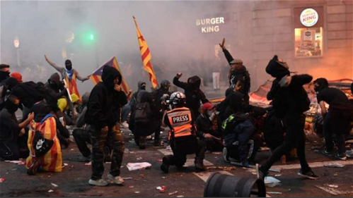 Catalonië: Spaanse autoriteiten moeten spanning de-escaleren en recht op vreedzaam demonstreren garanderen