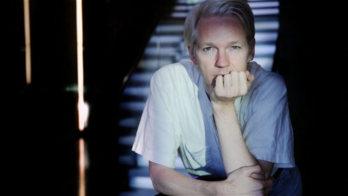 VS moet aanklachten tegen Julian Assange intrekken
