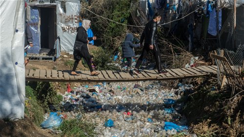 Meer dan 20.000 Belgen roepen premier Wilmès op om vluchtelingen op Griekse eilanden te helpen beschermen tegen coronavirus