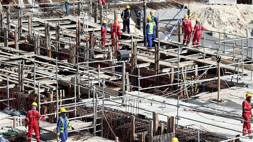 Qatar: arbeidsmigranten ontvangen maandenlang geen salaris voor bouw aan FIFA-stadion