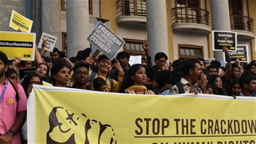 Indiase regering bevriest bankrekening Amnesty India en zet organisatie buitenspel