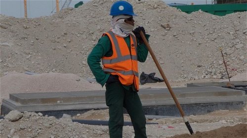 Twee jaar voor start WK Voetbal behandelt Qatar arbeidsmigranten nog steeds slecht