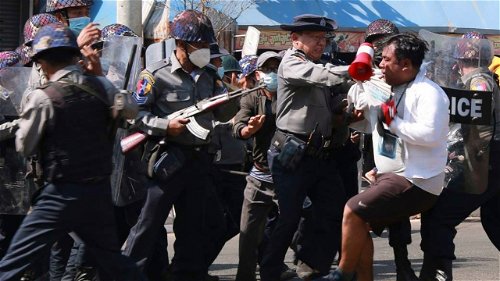 Leger Myanmar zet beruchte legereenheden en dodelijk geweld in bij demonstraties
