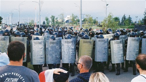 Belarus: klopjacht op maatschappelijke organisaties moet stoppen