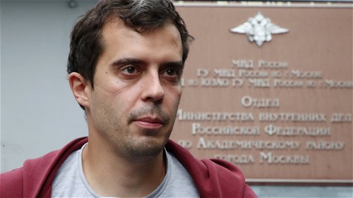 Rusland: politie-inval is schaamteloze poging om onderzoeksjournalist te intimideren