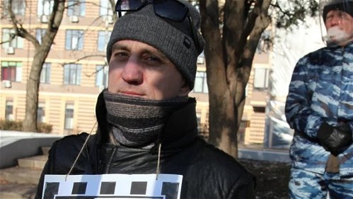 Rusland: journalist gearresteerd vanwege oproep tot ‘slim stemmen’ tegen partij Poetin