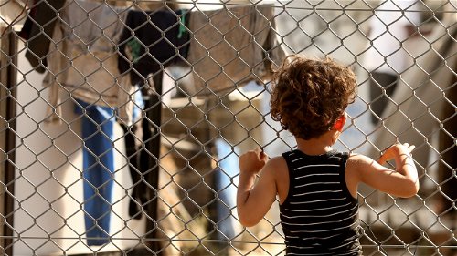 Griekenland: asielzoekers illegaal vastgehouden in een kamp gefinancierd door de EU
