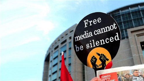 Nieuwe desinformatiewet Turkije: zwarte dag voor online vrije meningsuiting