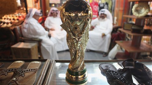 Qatar: Infantino moet mensenrechtenkwesties aanpakken als de wereld zich ‘moet focussen op voetbal’