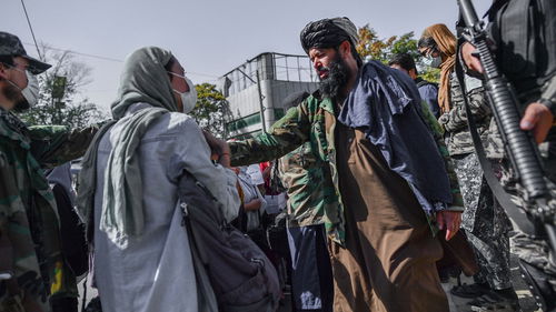 Afghanistan: de manier waarop de taliban vrouwen en meisjes behandelen moet onderzocht worden als misdaad tegen de mensheid