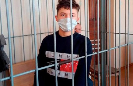 Mikita Zalatarou in de gevangenis in Belarus