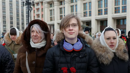 Russische autoriteiten houden journalisten vast om protest te ondermijnen